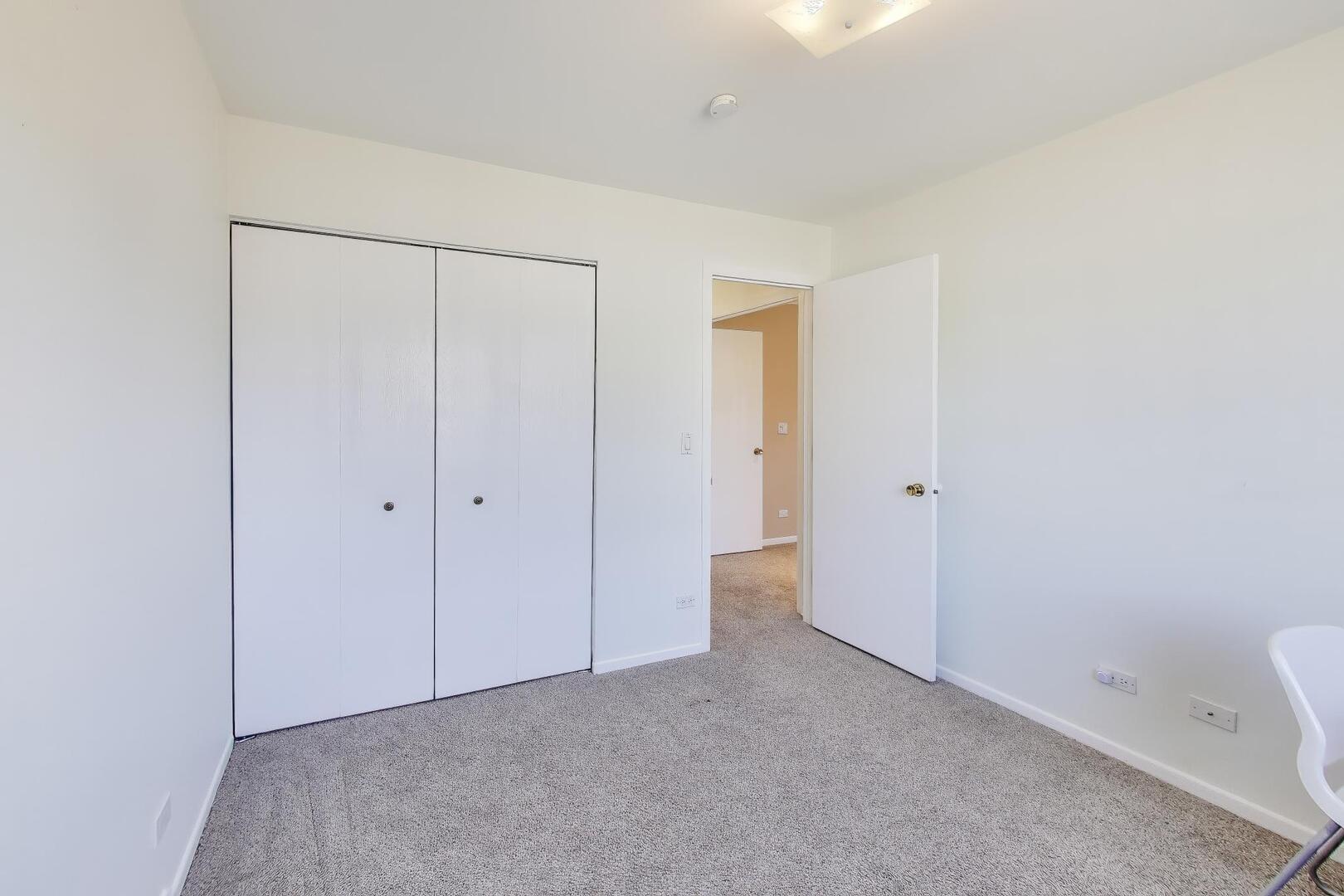 2122 Southwind Circle #8-4, Schaumburg, IL 60194