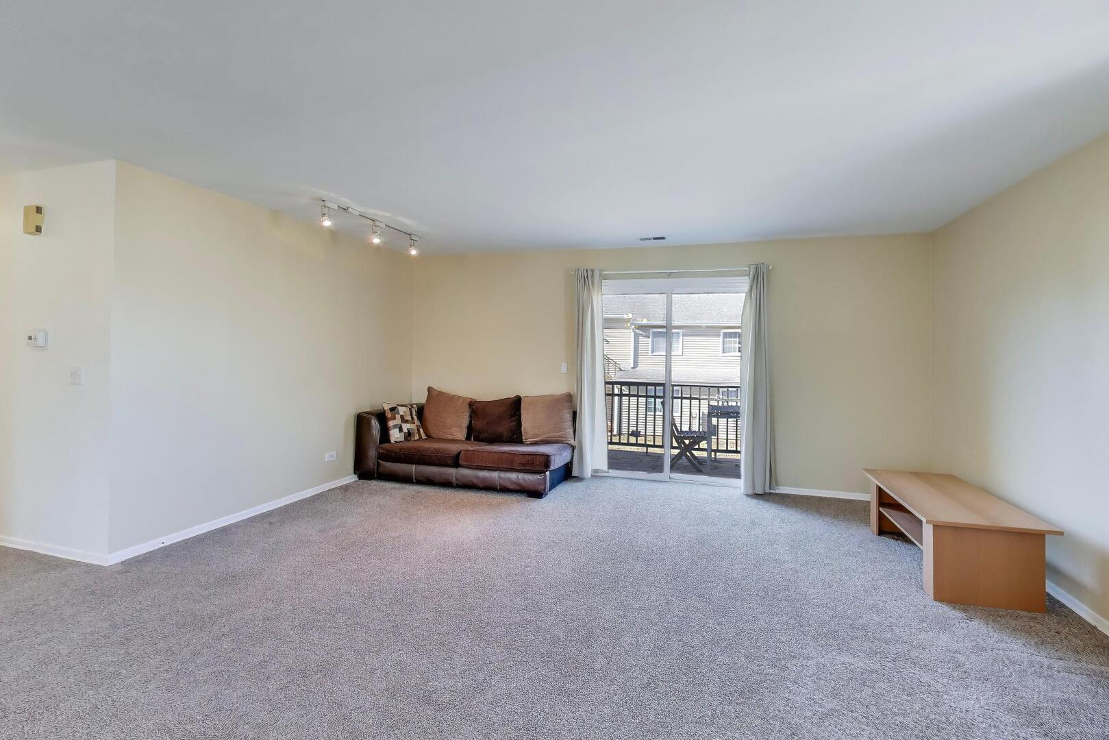 2122 Southwind Circle #8-4, Schaumburg, IL 60194