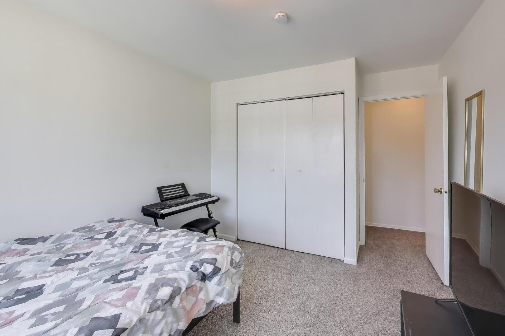 2122 Southwind Circle #8-4, Schaumburg, IL 60194