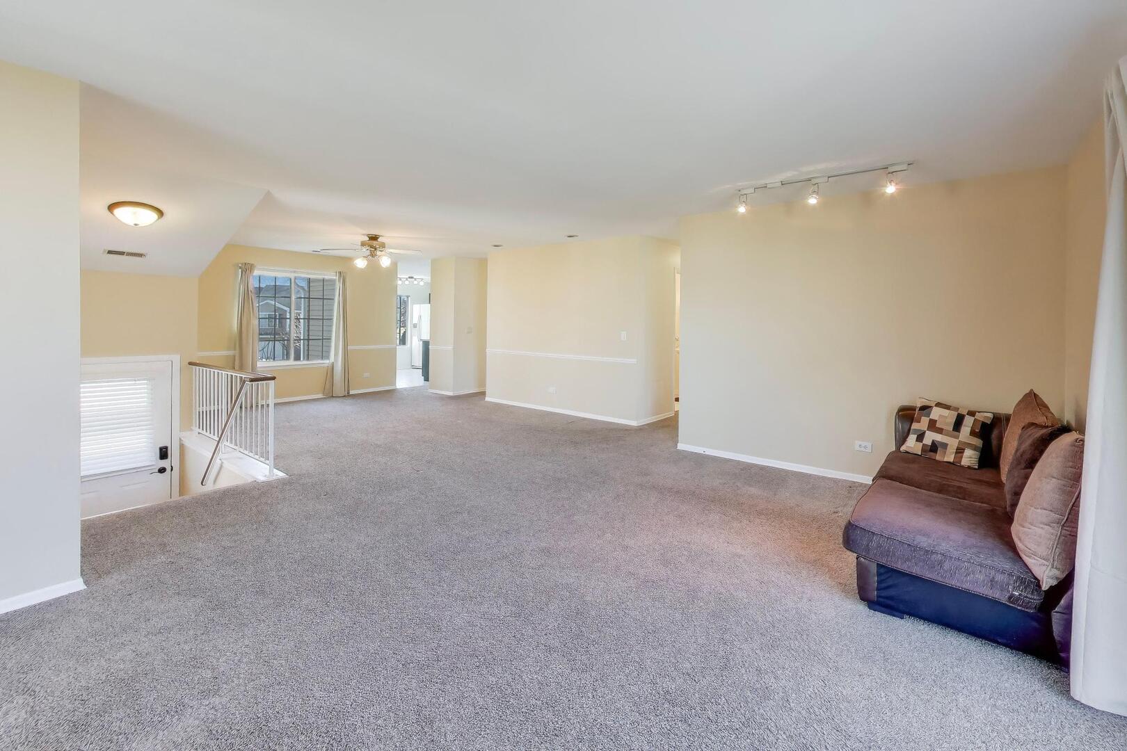 2122 Southwind Circle #8-4, Schaumburg, IL 60194