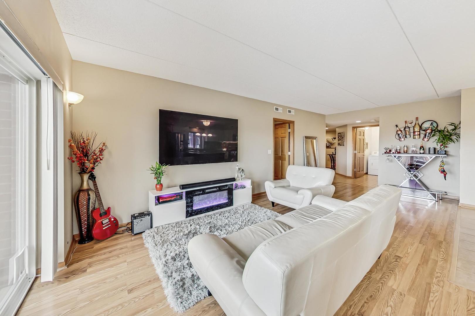 6559 W George Street #404, Chicago, IL 60634