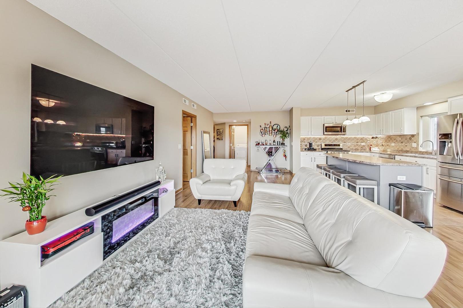 6559 W George Street #404, Chicago, IL 60634