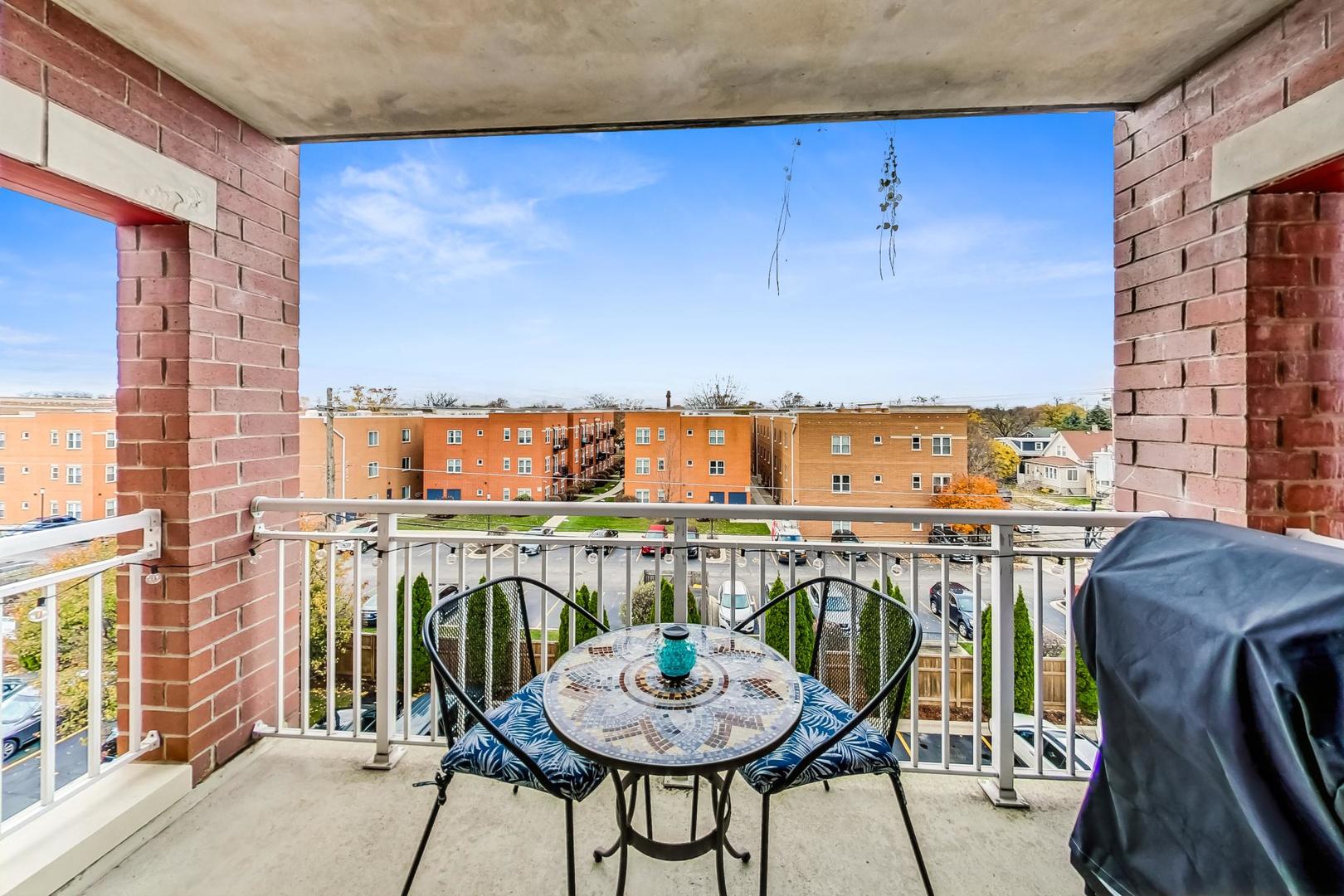 6559 W George Street #404, Chicago, IL 60634