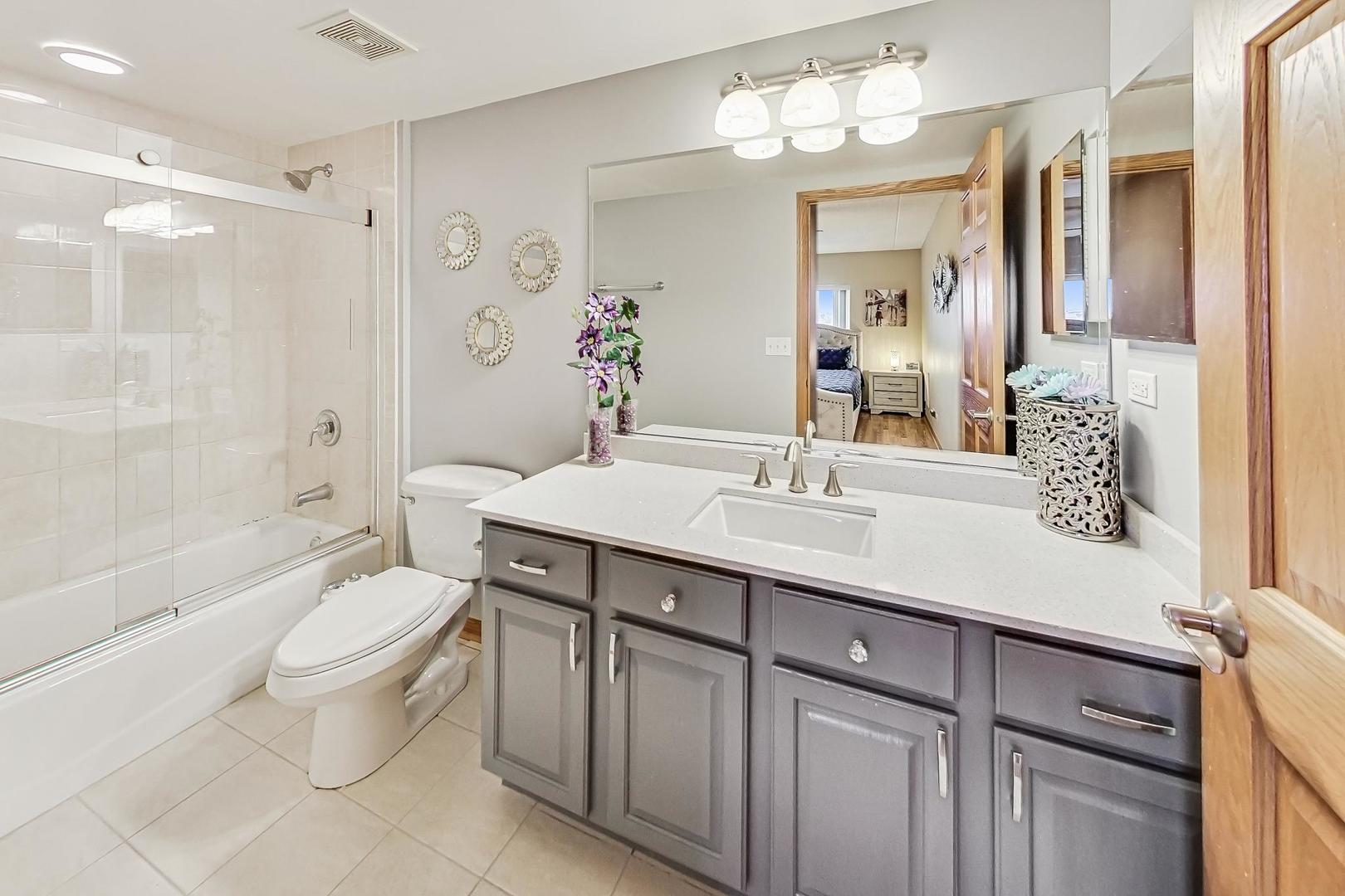 6559 W George Street #404, Chicago, IL 60634