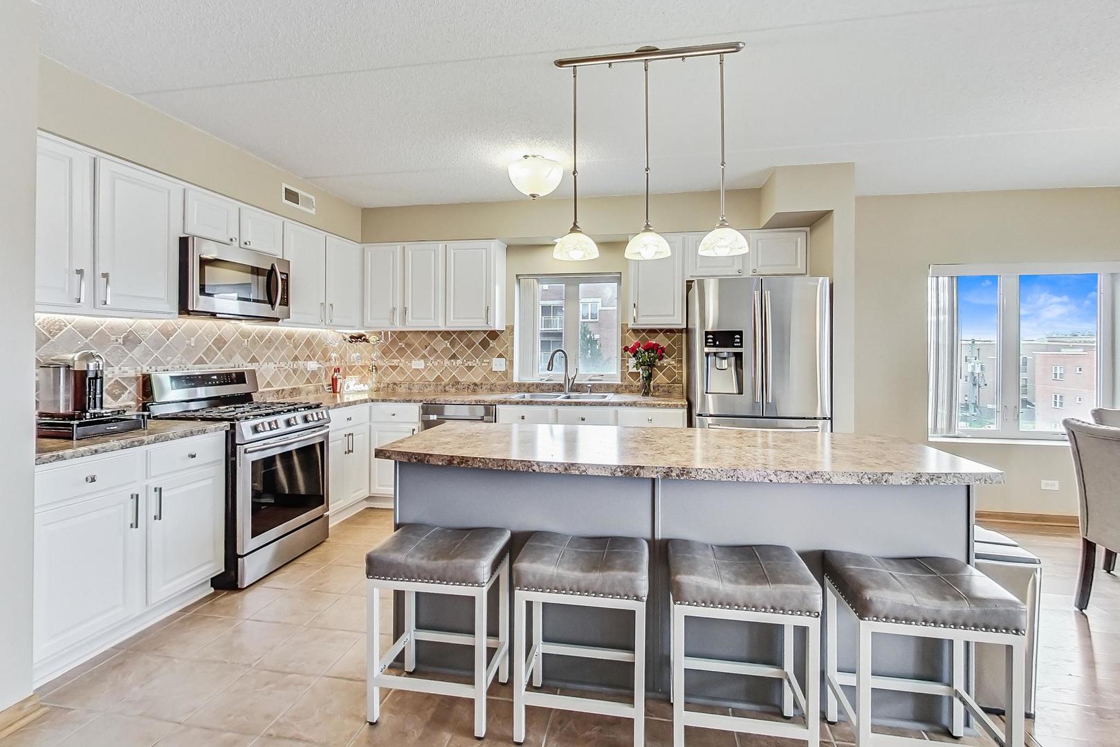 6559 W George Street #404, Chicago, IL 60634