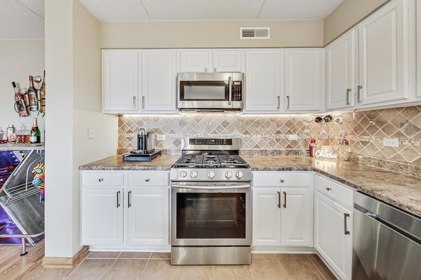 6559 W George Street #404, Chicago, IL 60634