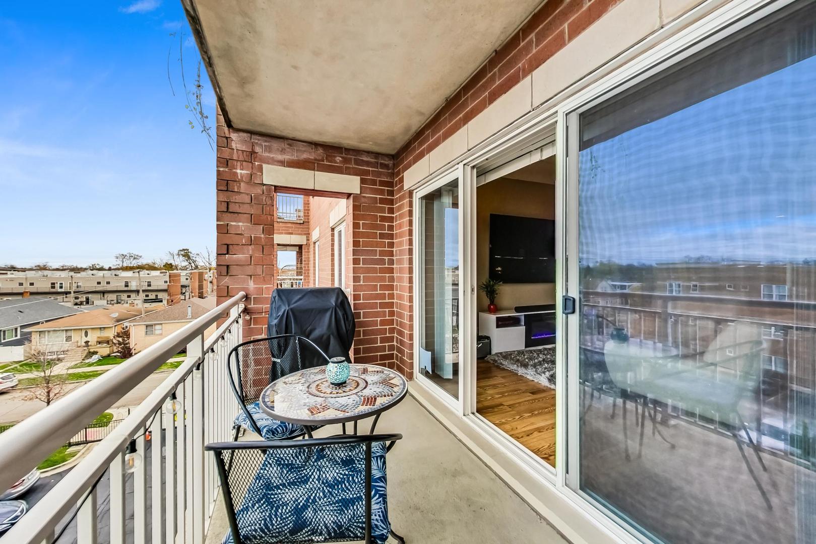 6559 W George Street #404, Chicago, IL 60634