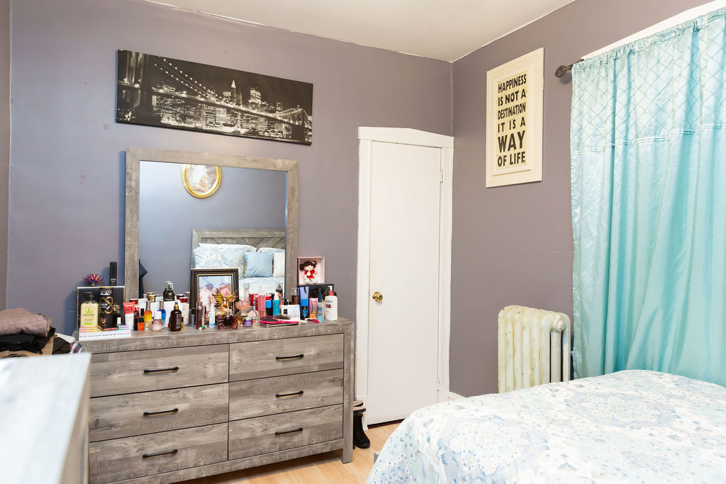 5752 S Whipple Street, Chicago, IL 60629