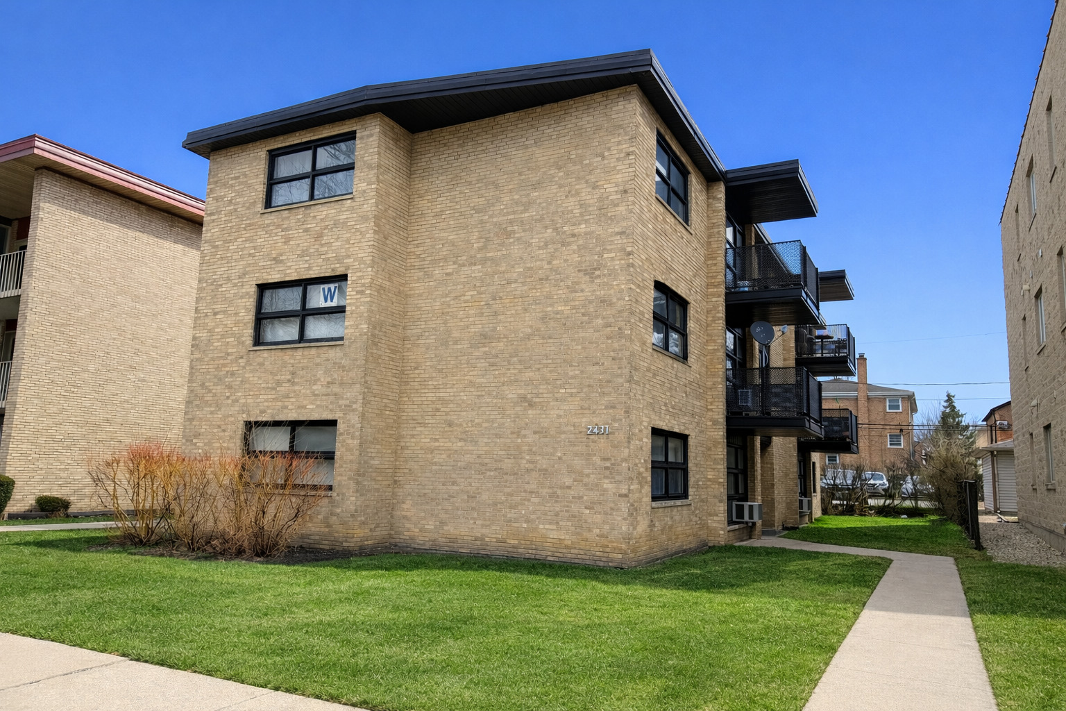 2431 N 76th Court #2, Elmwood Park, IL 60707