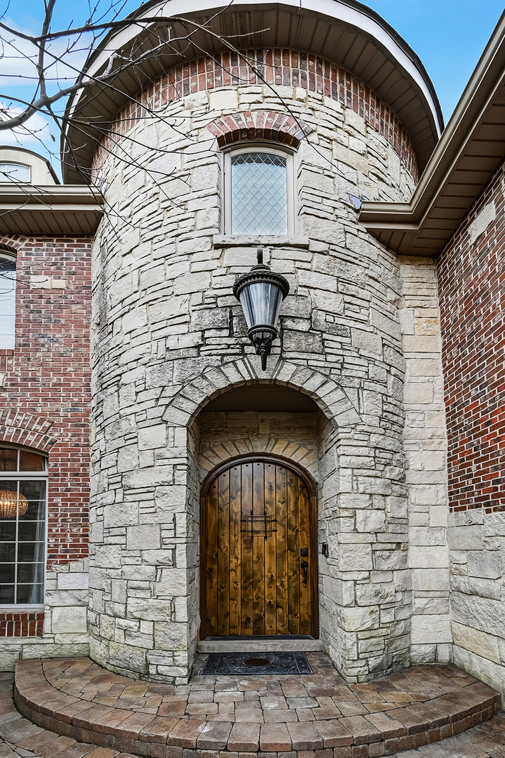 24 E 57th Street, Hinsdale, IL 60521