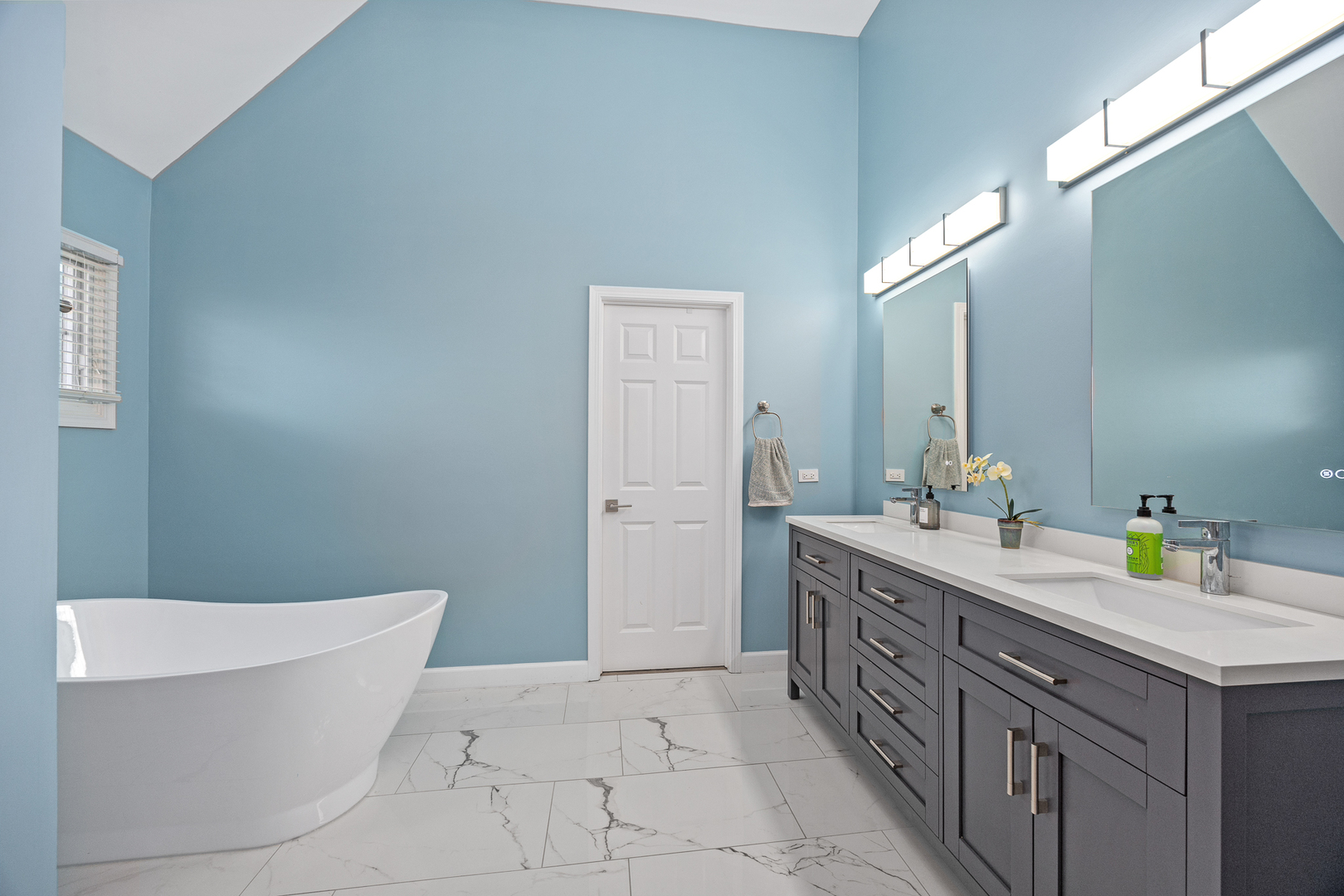 3915 Royal Portrush Drive, Naperville, IL 60564