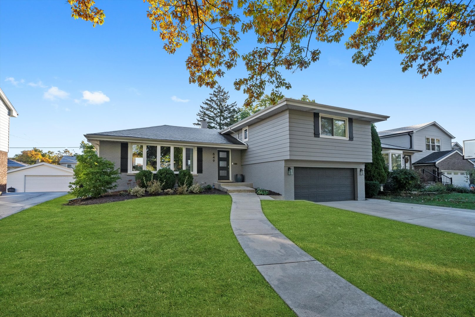 849 S Swain Avenue, Elmhurst, IL 60126