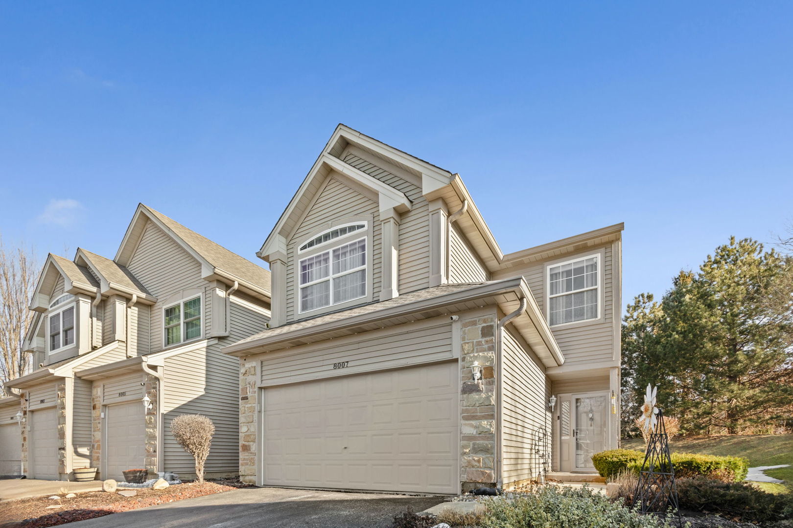 8007 Sierra Woods Lane, Carpentersville, IL 60110