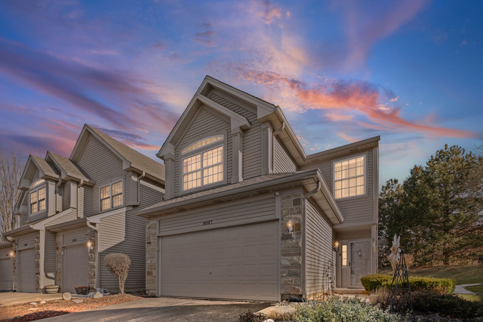 8007 Sierra Woods Lane, Carpentersville, IL 60110