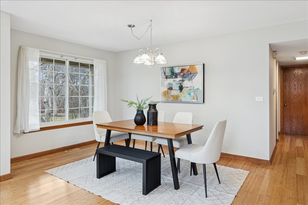 30W073 Penny Lane, Warrenville, IL 60555