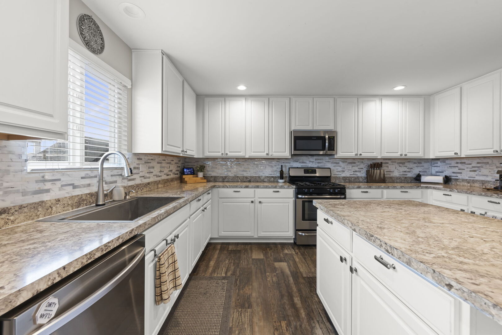 8406 Coop Avenue, Joliet, IL 60431