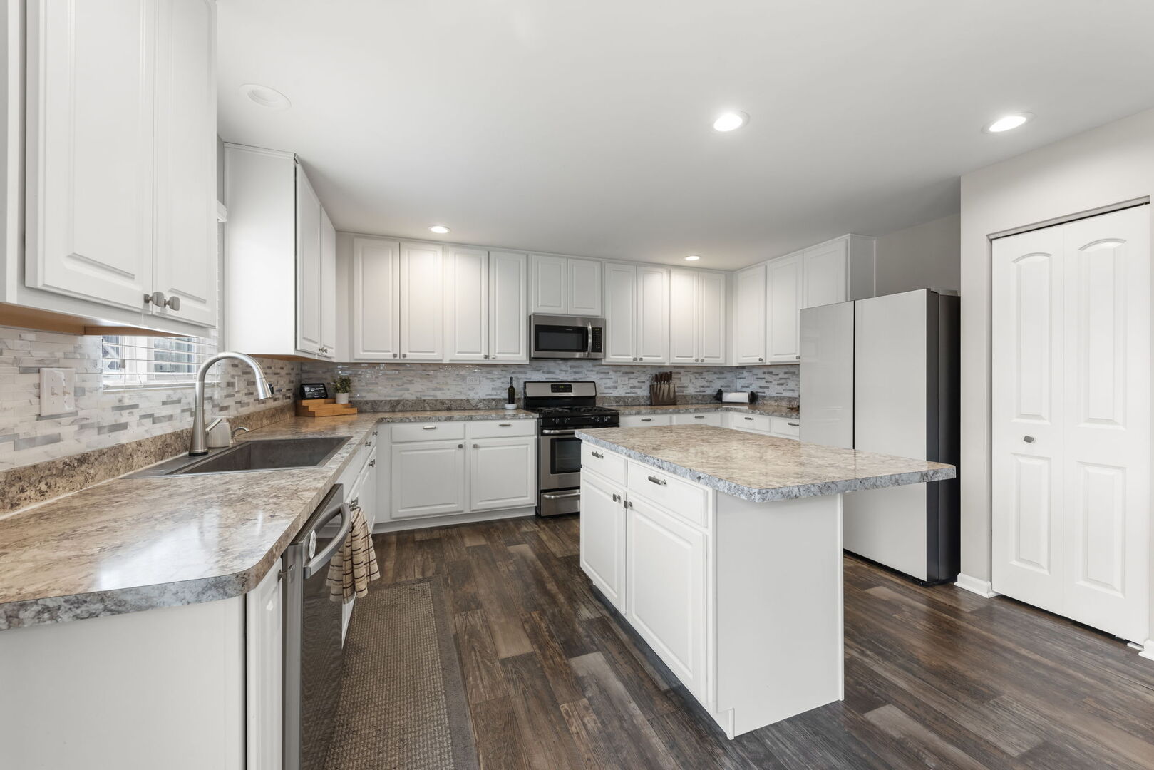 8406 Coop Avenue, Joliet, IL 60431