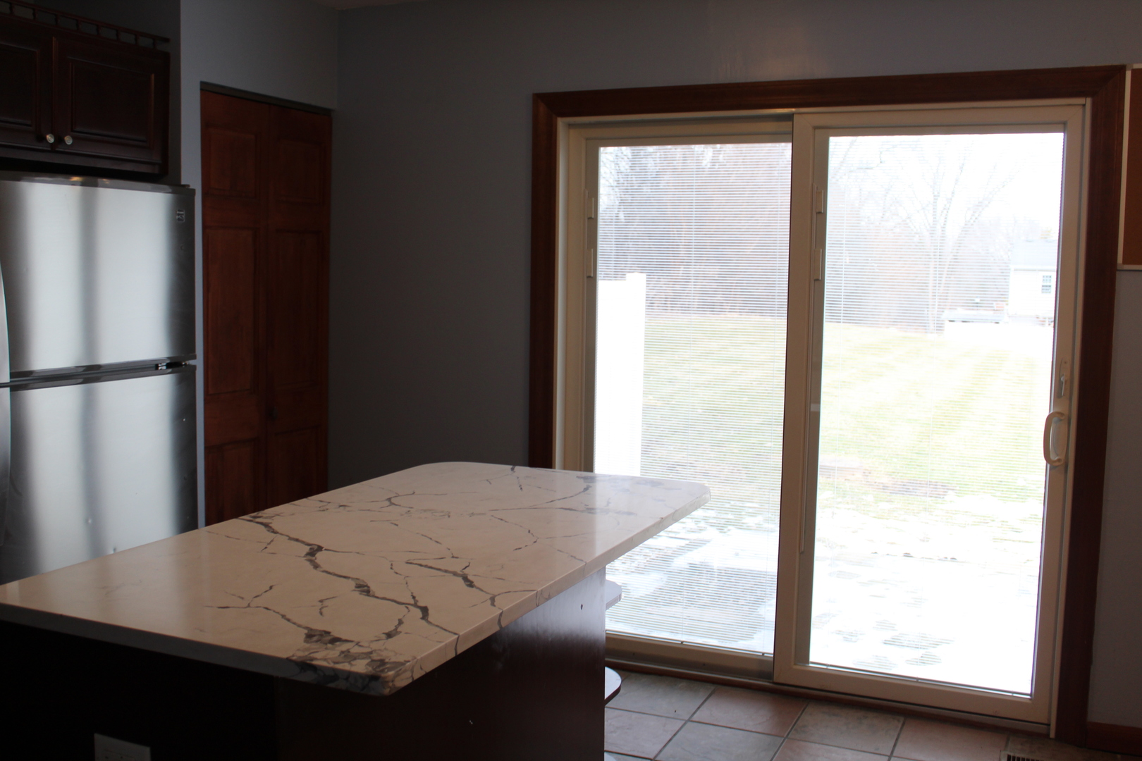 1396 Carriage Way, Roselle, IL 60172