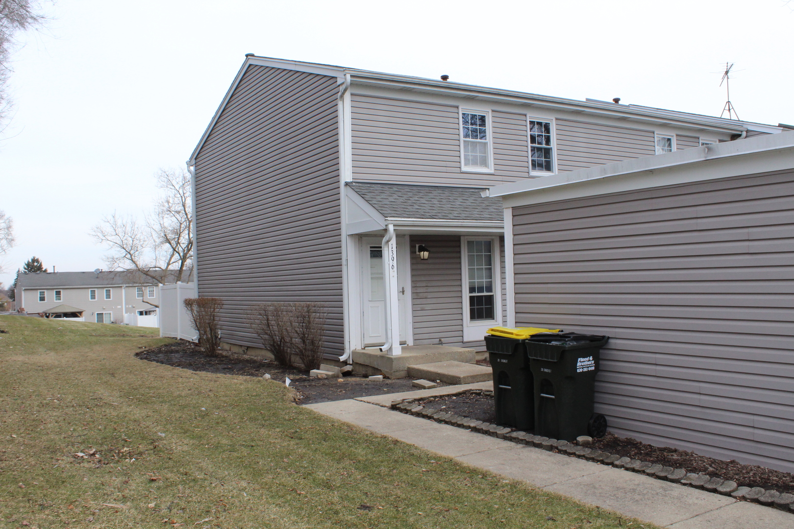 1396 Carriage Way, Roselle, IL 60172