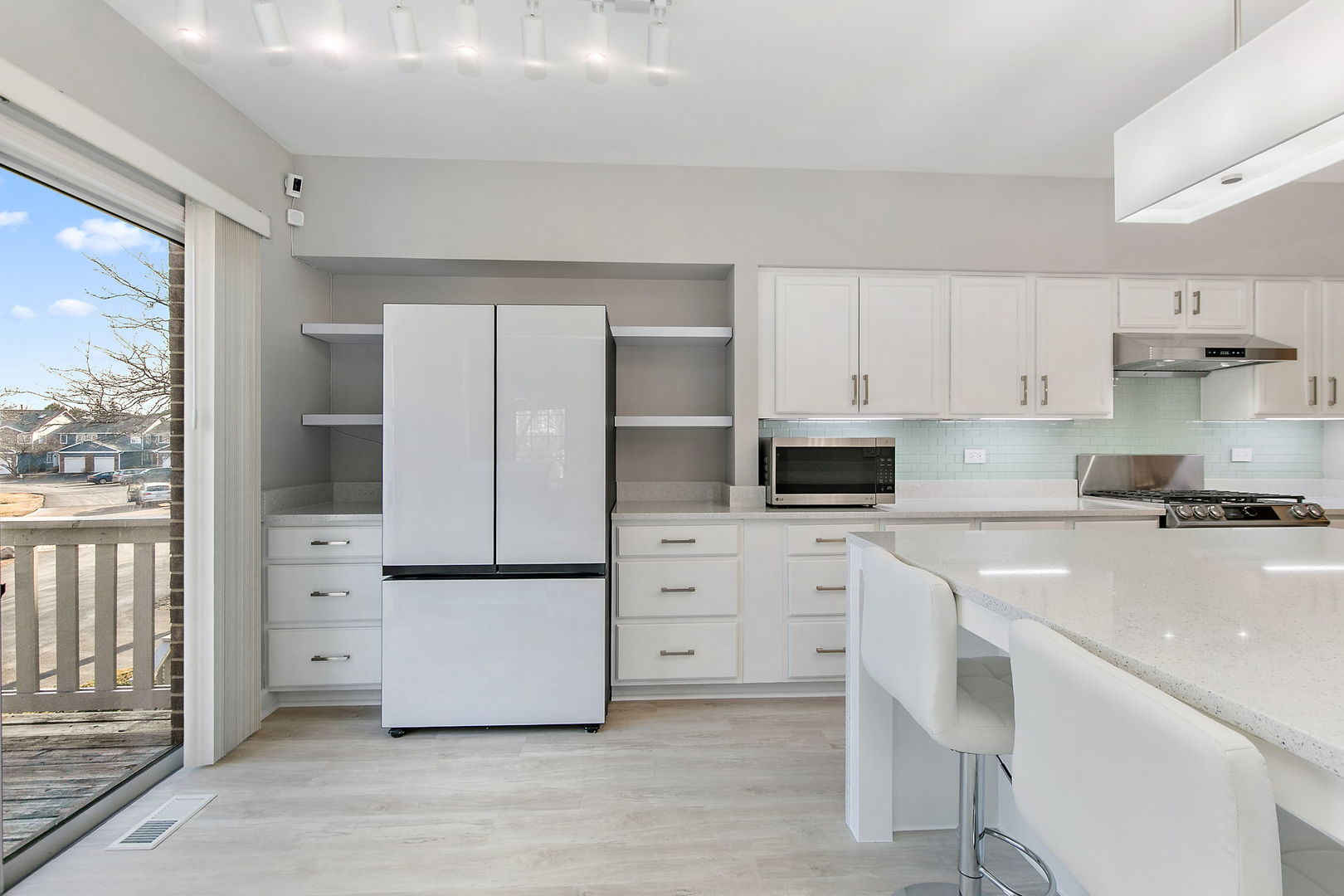 537 W Parkside Drive, Palatine, IL 60067