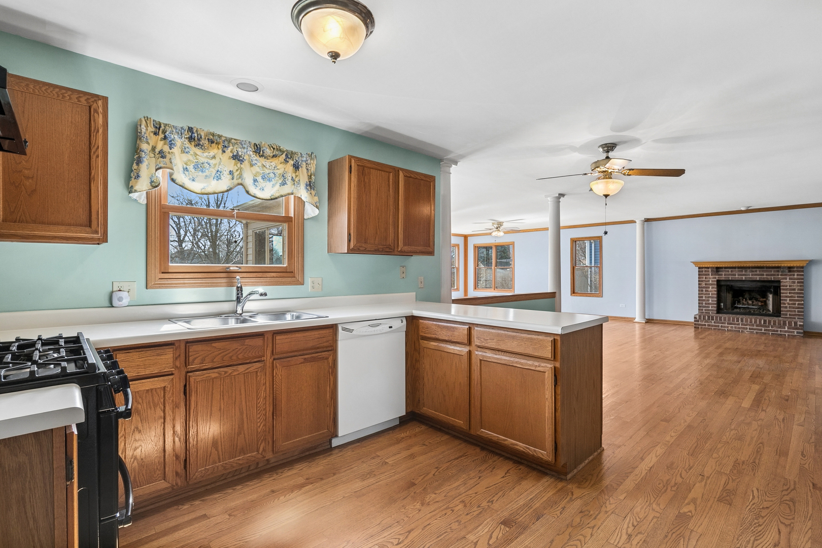 5573 Barnwood Drive, Gurnee, IL 60031