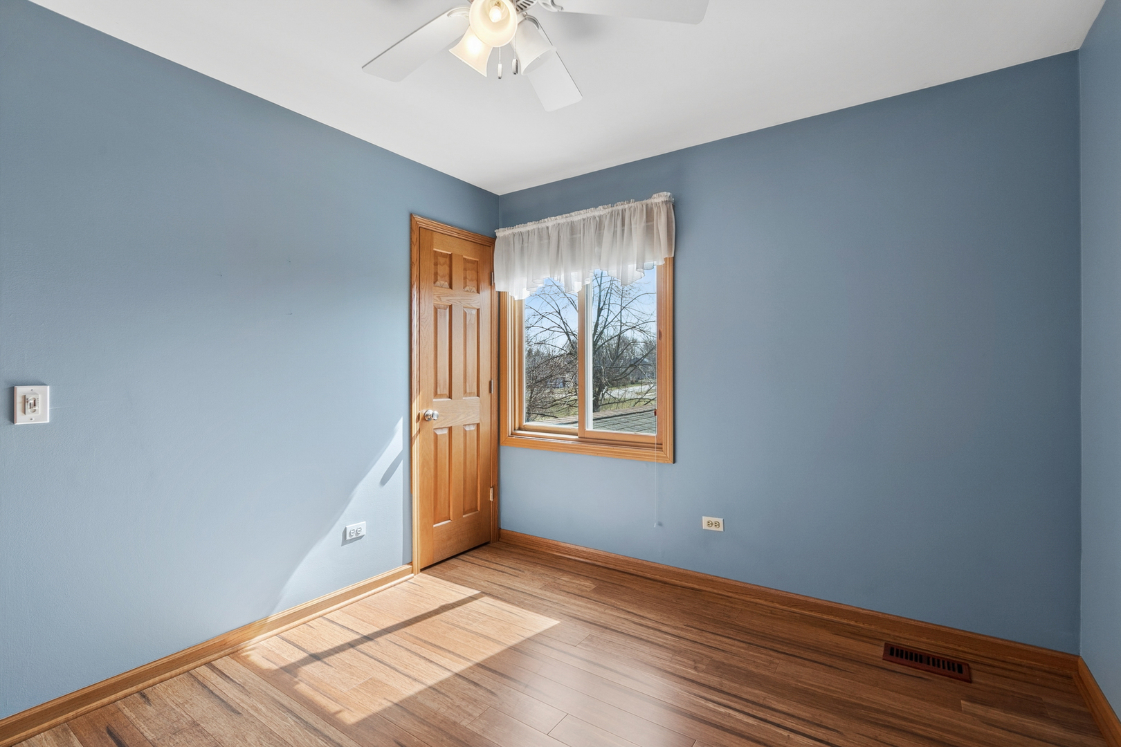 5573 Barnwood Drive, Gurnee, IL 60031