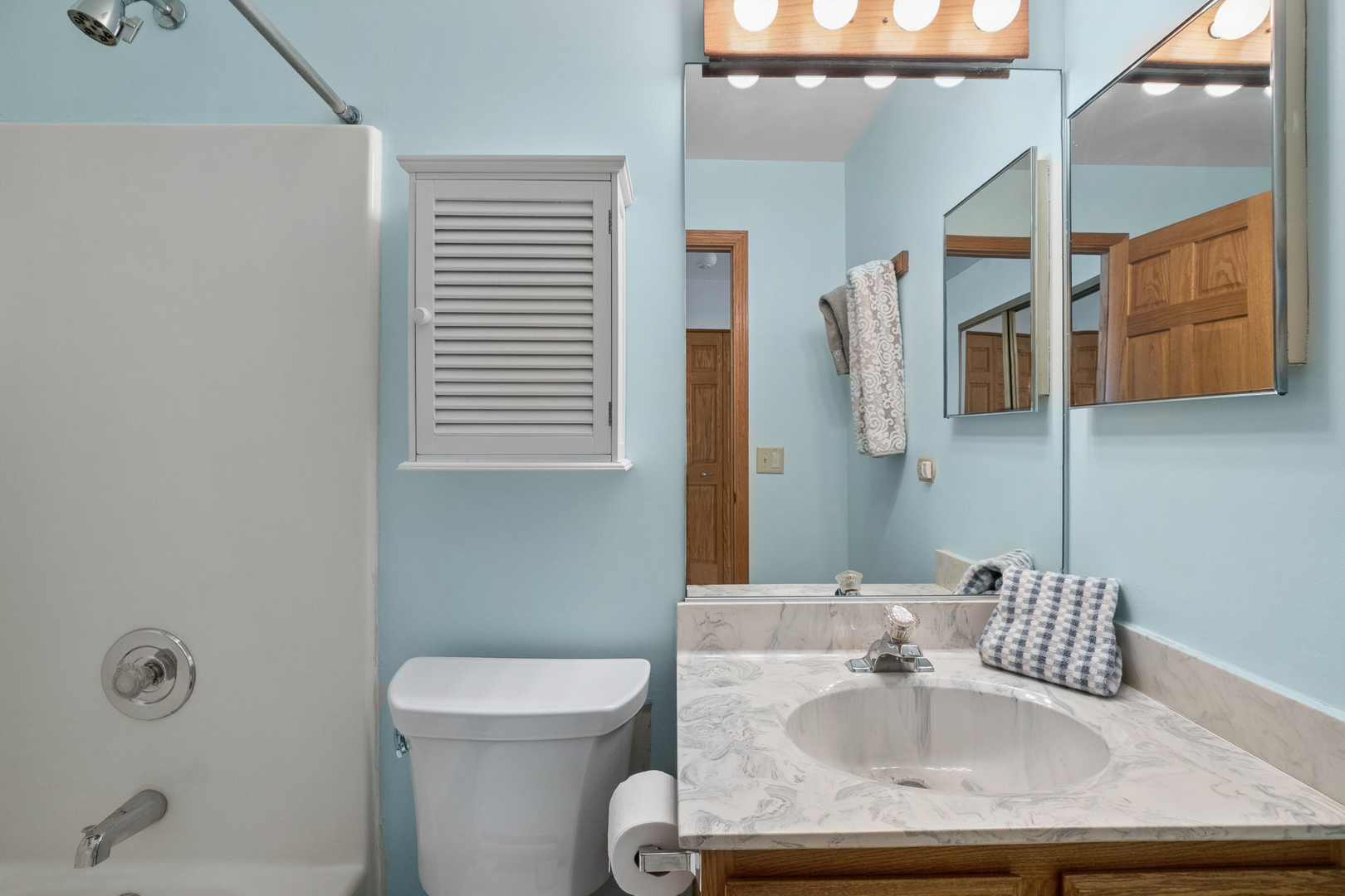 5573 Barnwood Drive, Gurnee, IL 60031