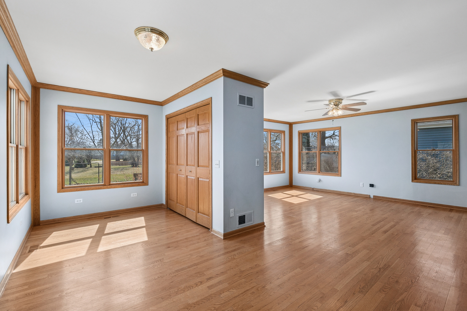 5573 Barnwood Drive, Gurnee, IL 60031