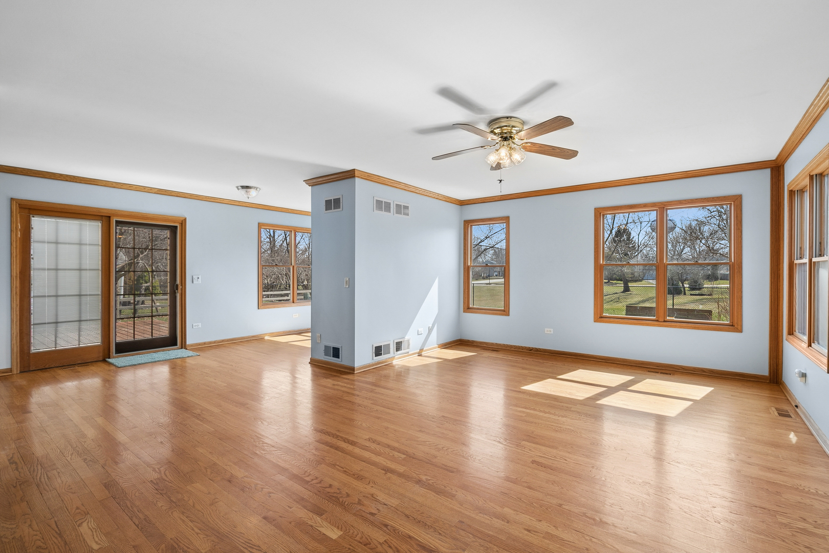 5573 Barnwood Drive, Gurnee, IL 60031