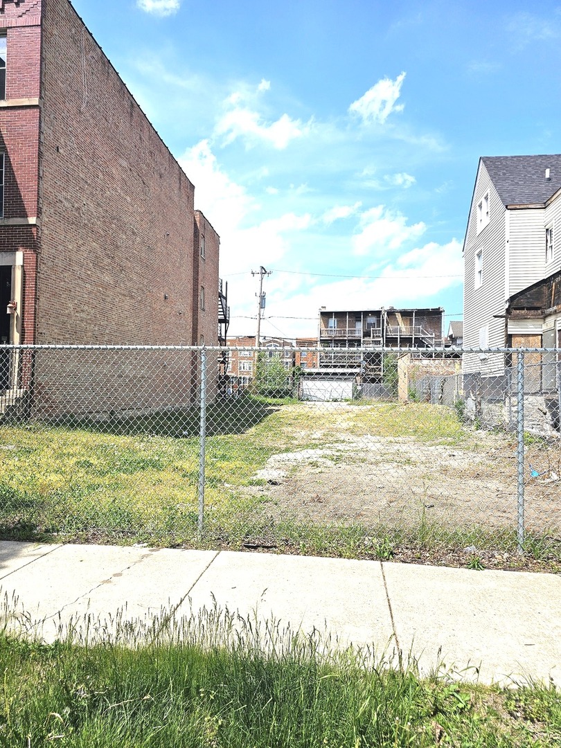 1524 E Marquette Road, Chicago, IL 60637