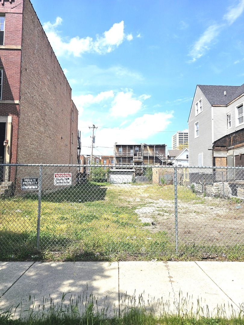 1524 E Marquette Road, Chicago, IL 60637