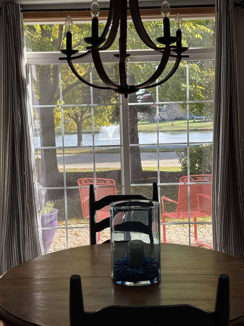 16300 Crescent Lake Drive, Crest Hill, IL 60403