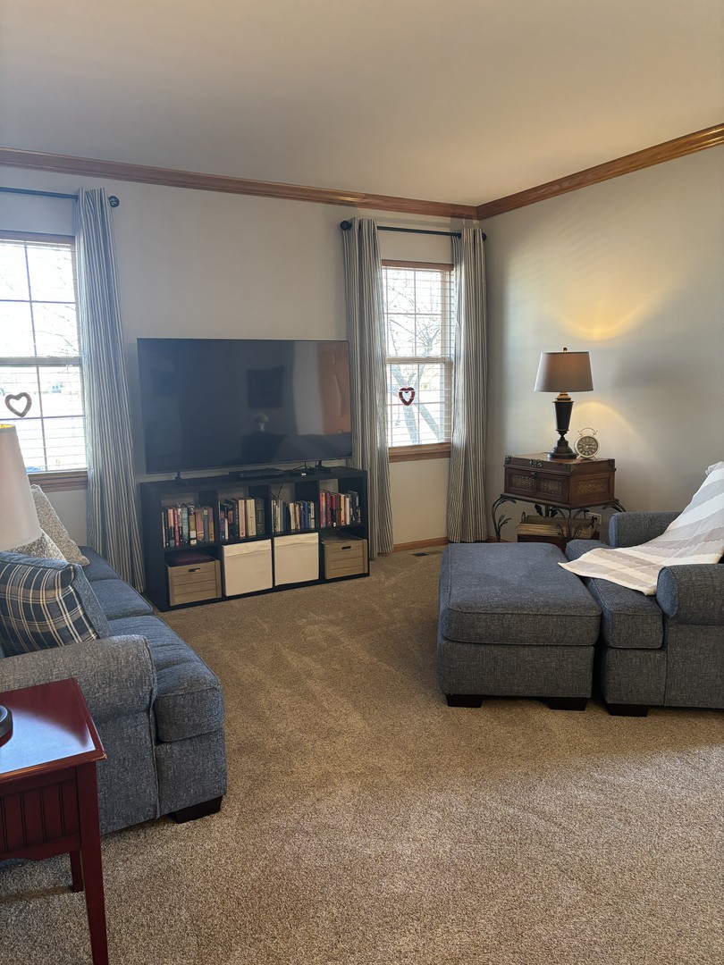 16300 Crescent Lake Drive, Crest Hill, IL 60403