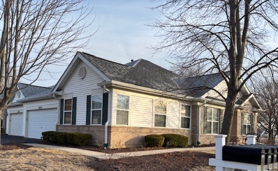 16300 Crescent Lake Drive, Crest Hill, IL 60403