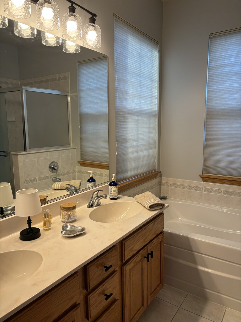 16300 Crescent Lake Drive, Crest Hill, IL 60403