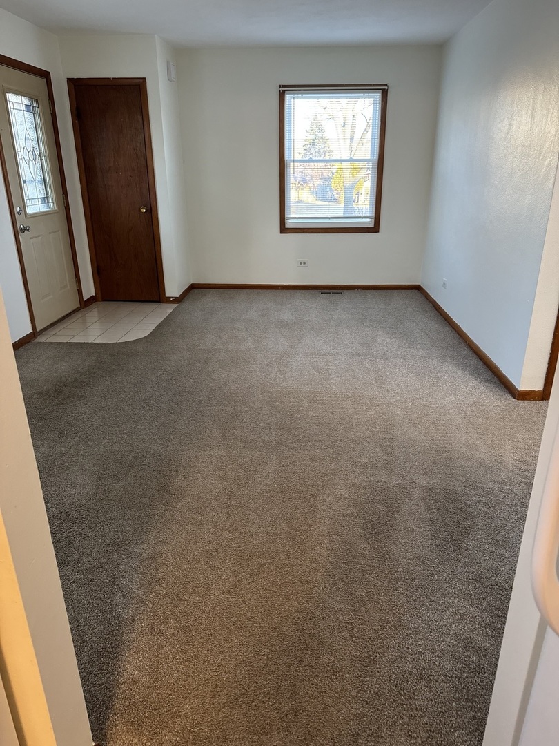 207 N LORD Avenue, Carpentersville, IL 60110