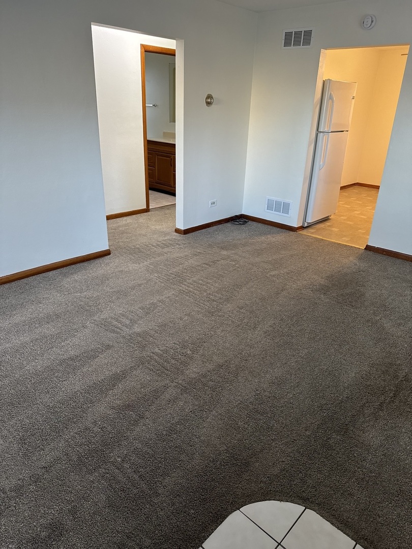 207 N LORD Avenue, Carpentersville, IL 60110