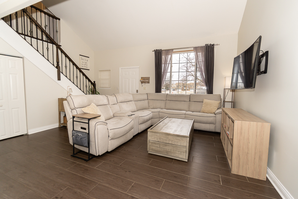 175 N Clare Court, Wood Dale, IL 60191