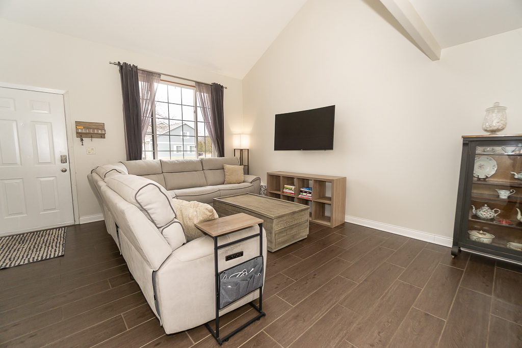 175 N Clare Court, Wood Dale, IL 60191