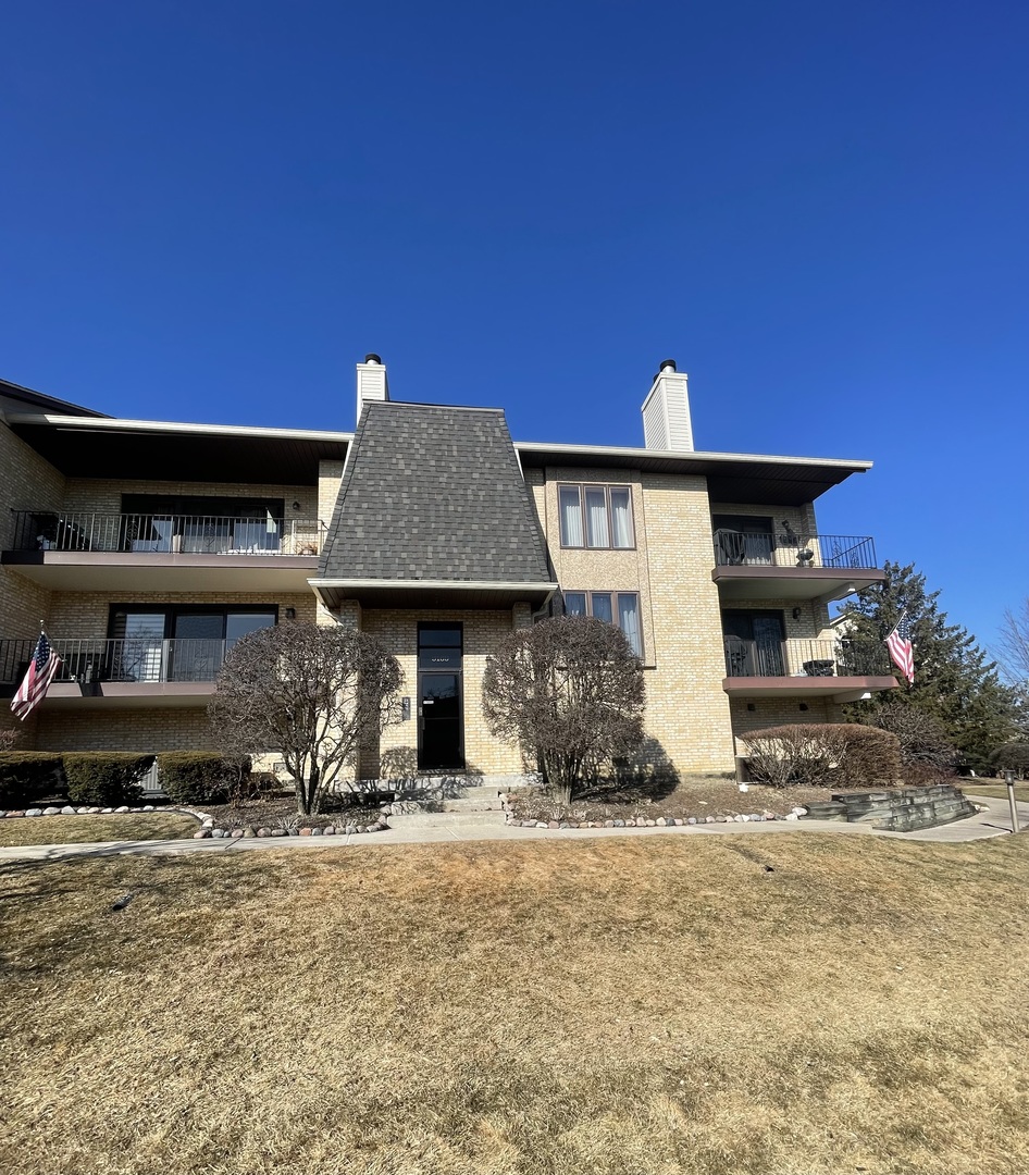 9169 Del Prado Drive #2E, Palos Hills, IL 60465