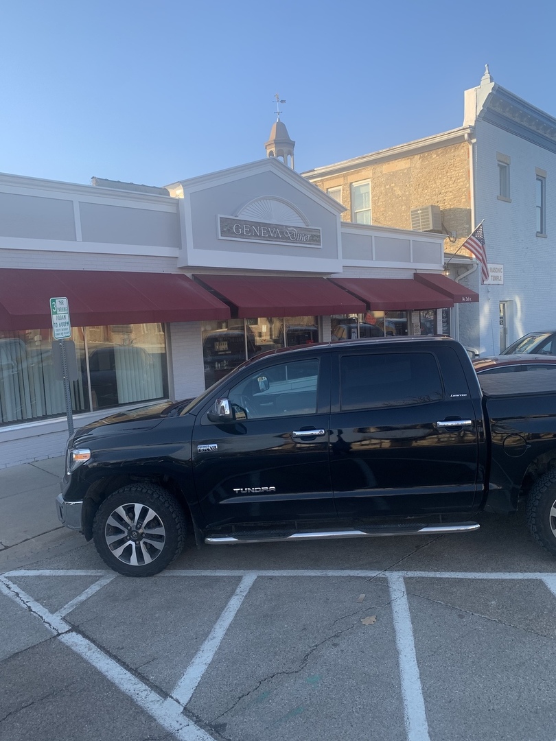 14 S 2nd Street, Geneva, IL 60134