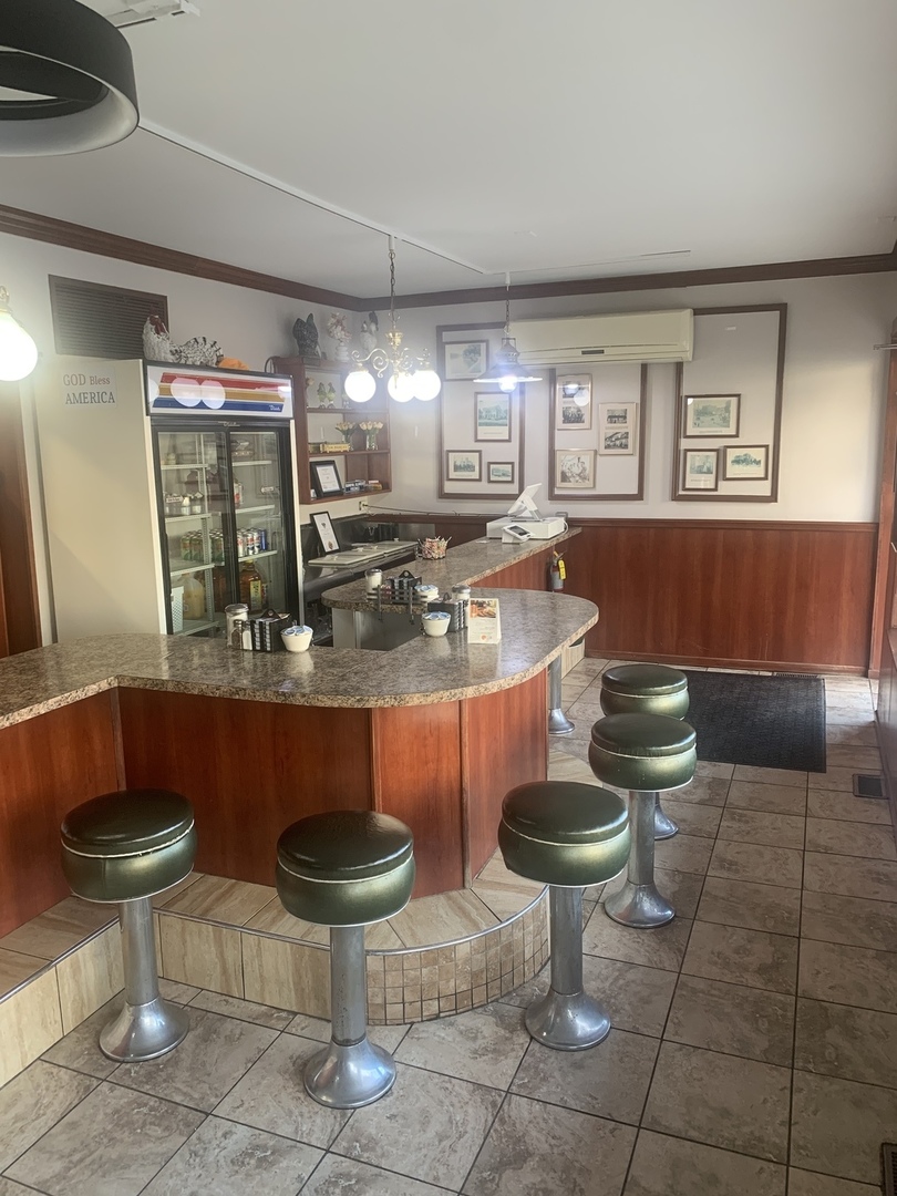 14 S 2nd Street, Geneva, IL 60134