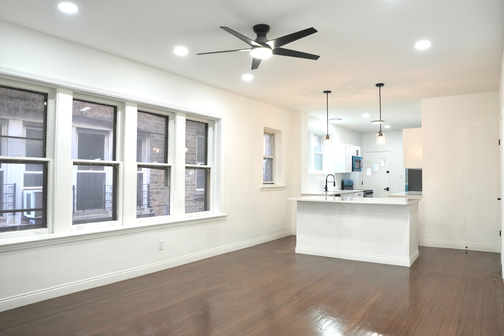 8040 S Rhodes Avenue, Chicago, IL 60619