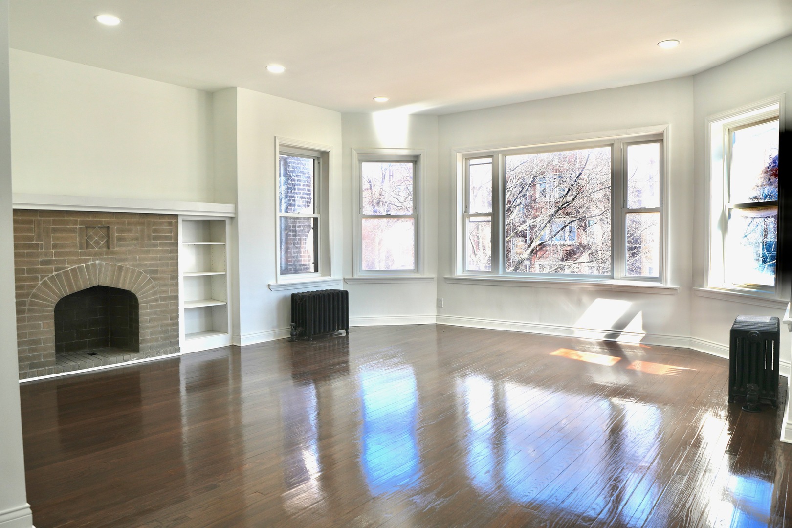 8040 S Rhodes Avenue, Chicago, IL 60619