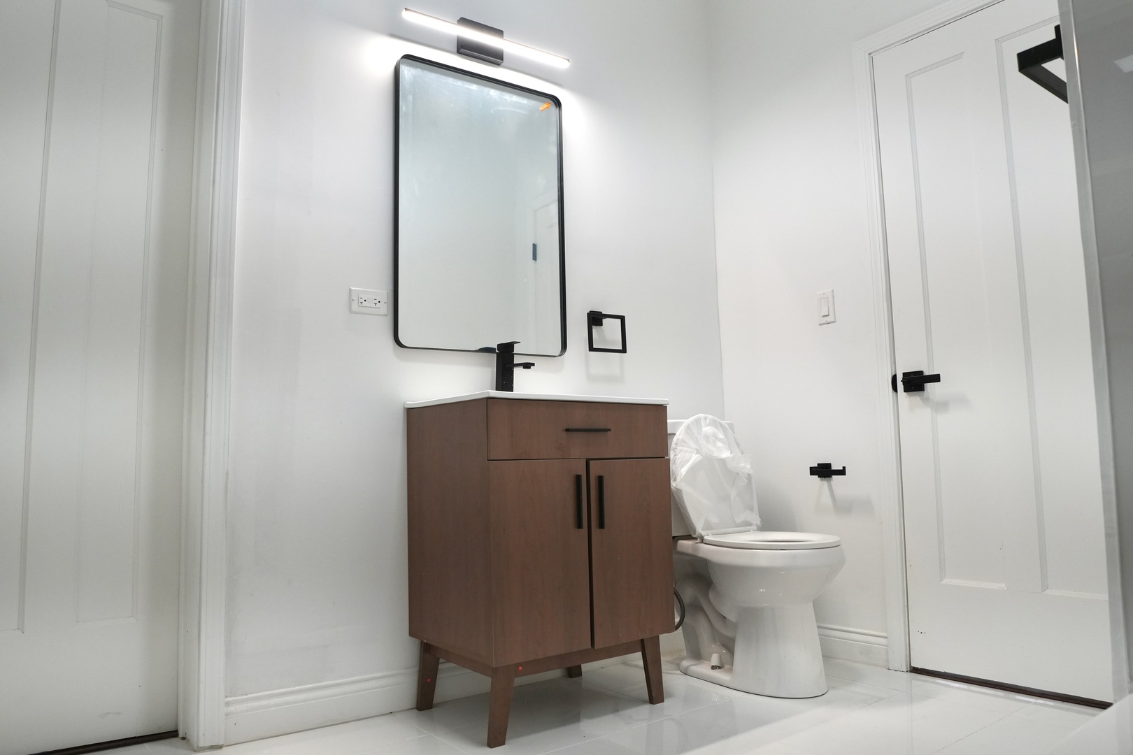 8040 S Rhodes Avenue, Chicago, IL 60619