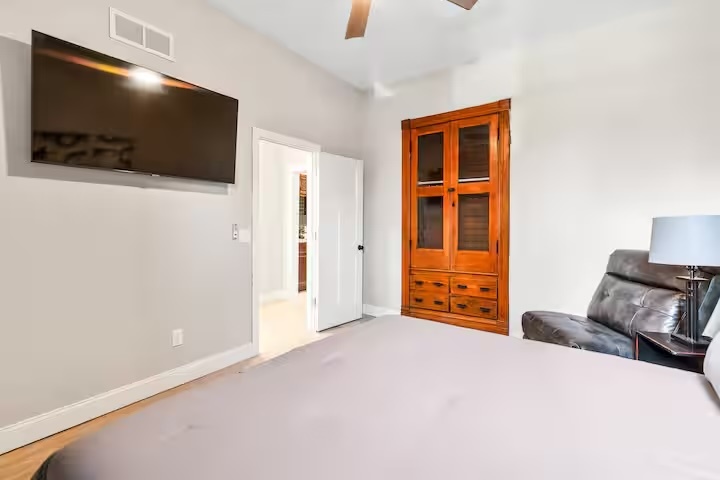 802 E Grove Street, Bloomington, IL 61701