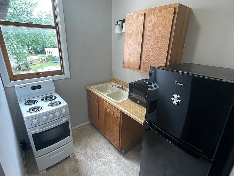 802 E Grove Street, Bloomington, IL 61701