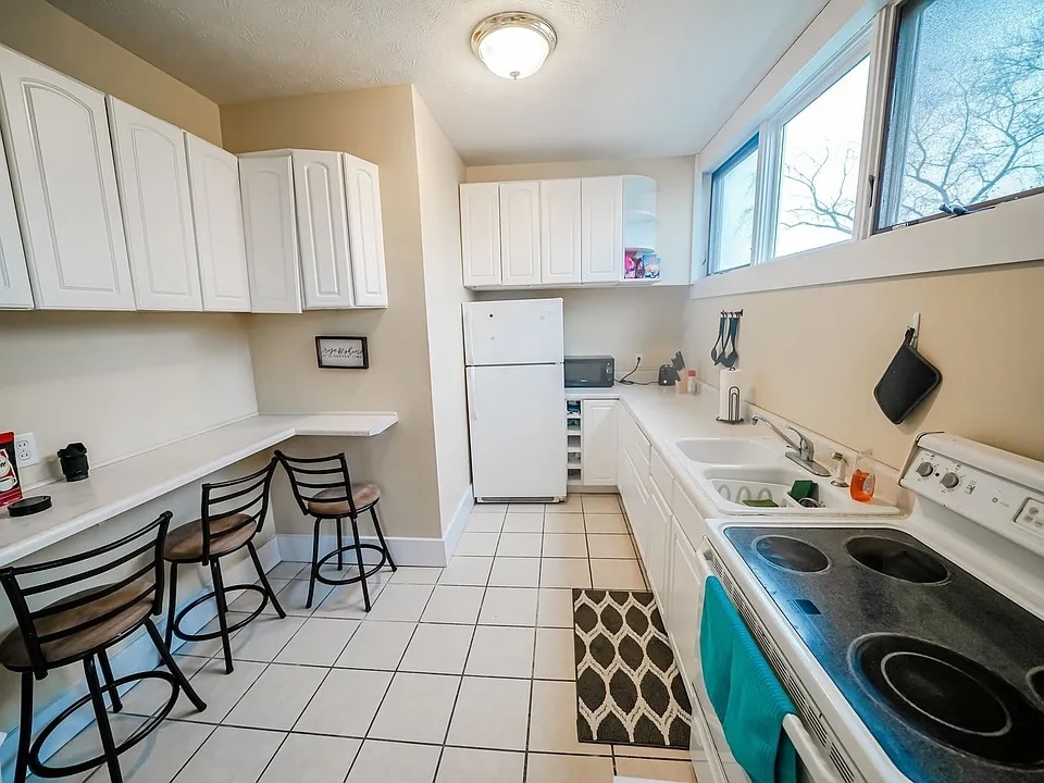 802 E Grove Street, Bloomington, IL 61701