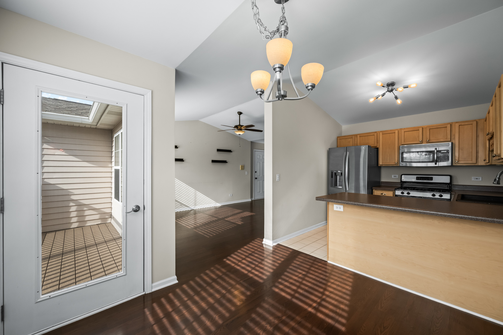 1288 N Red Oak Circle #3, Round Lake Beach, IL 60073