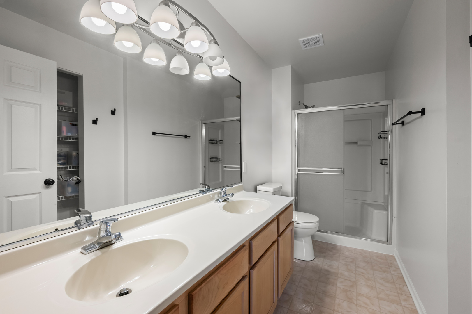 1288 N Red Oak Circle #3, Round Lake Beach, IL 60073